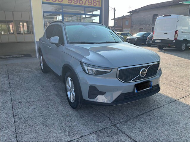 VOLVO XC40 (2017-->)